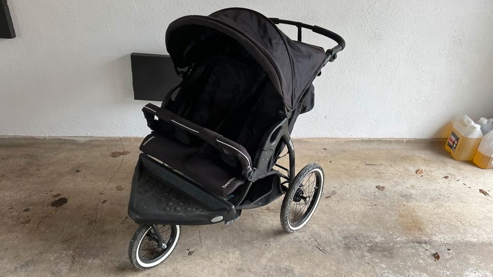 Kinderwagen zwei Kinder zwillingswagen joggen in Bergkirchen