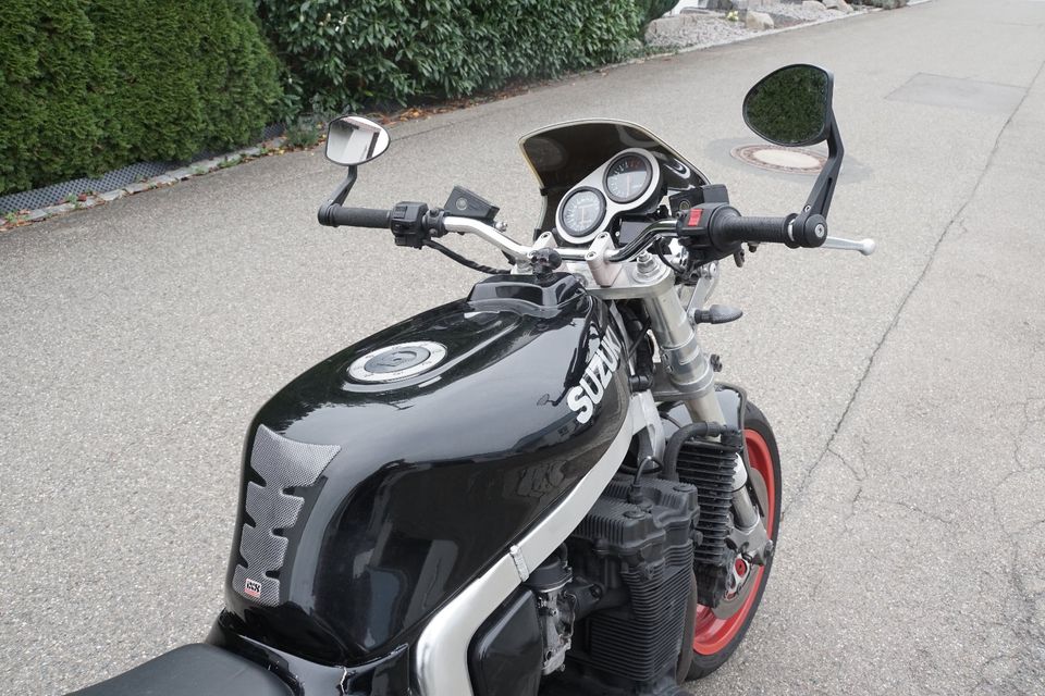 Suzuki GSXR 1100 Gv73c Fußraste Kühler Zündspulen Lima usw. in Geislingen