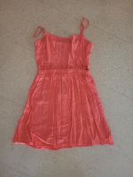 Sommer Kleid Korallenrot mit offenem Muster am Bauch (34) von H&M Baden-Württemberg - Winnenden Vorschau