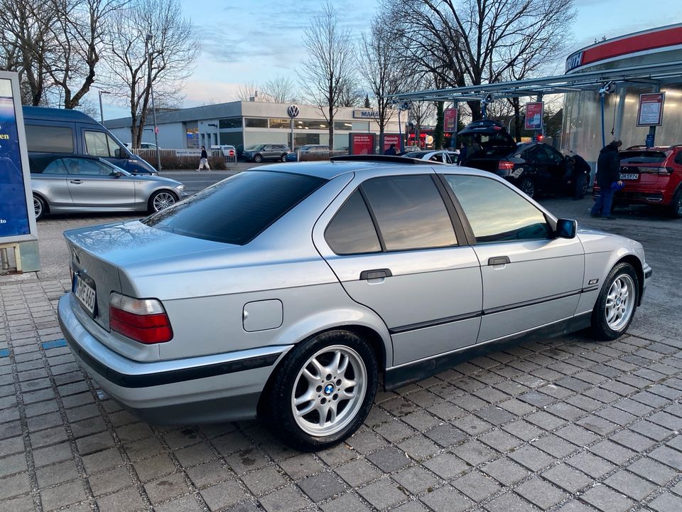 BMW 323i E36 Limousine Tempomat AHK PDC 157.000KM Oldtimer in München