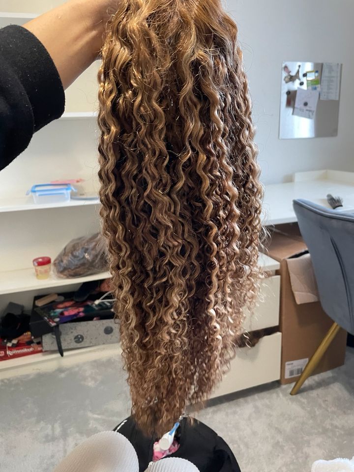 Lockige echthaar Perücke braun , Human Hair Highlight Curly wig in Aachen