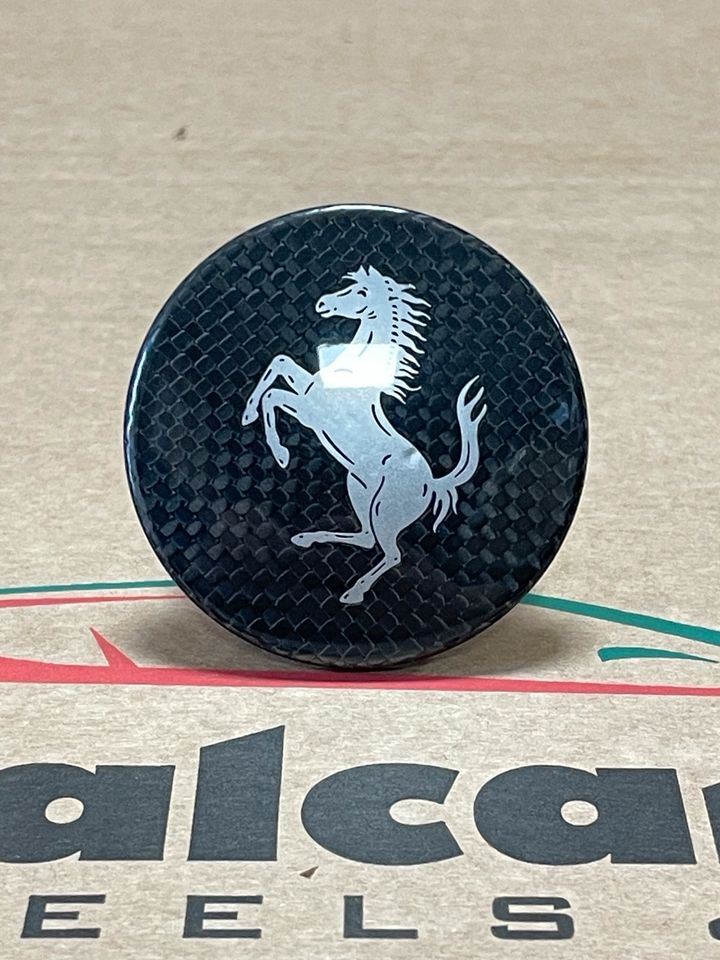 Ferrari Carbon Cap Nabenkappen New Generation Hologramm original in Kuchen