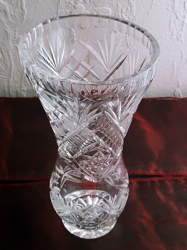 Üppig geschliffene Kristall Vase, 22 cm in Berlin