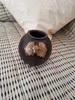 Kleine Vase, Keramik, braun/ beige, mit Weinblättern Berlin - Gatow Vorschau
