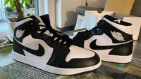 Air Jordan 1 Mid Weiß/Schwarz Gr.44 NEU Original Köln - Höhenberg Vorschau