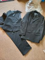 Anzug Größe 23 Hose Jacke Jackett Schurwolle Weste Neu& OVP Sachsen - Zittau Vorschau