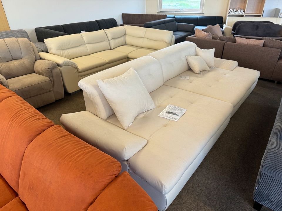 Sofa Ecksofa Cauch Sessel Tisch Wohnlandschaft in Wietzen