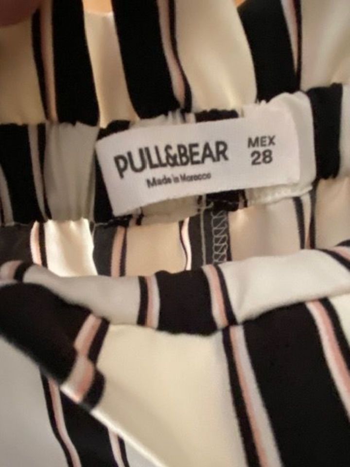 Pull & Bear Hose weiß schwarz rosa gestreift wie neu in Nürnberg (Mittelfr)