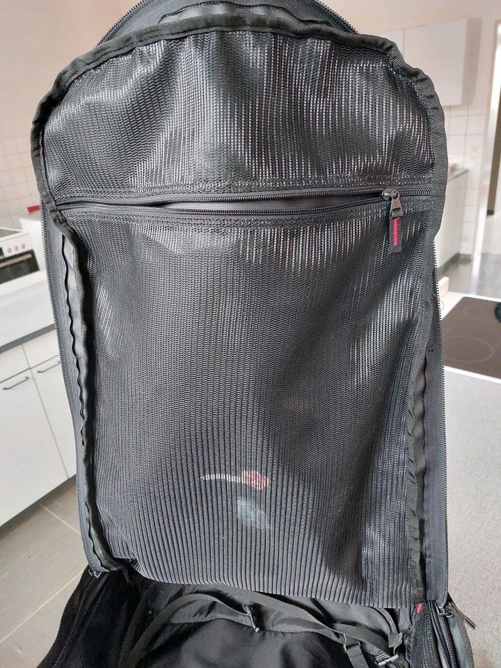 Tagoss Hybrid Reisegepäck mit Rucksackgurt und Rollen zum Ziehen in Kirchheim unter Teck