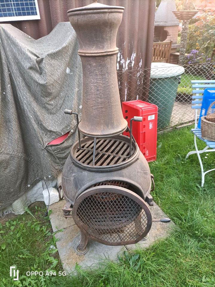 Gusseiserner Grill Garten Feuer  Fleisch am Spieß mit TurmDecke in Spremberg