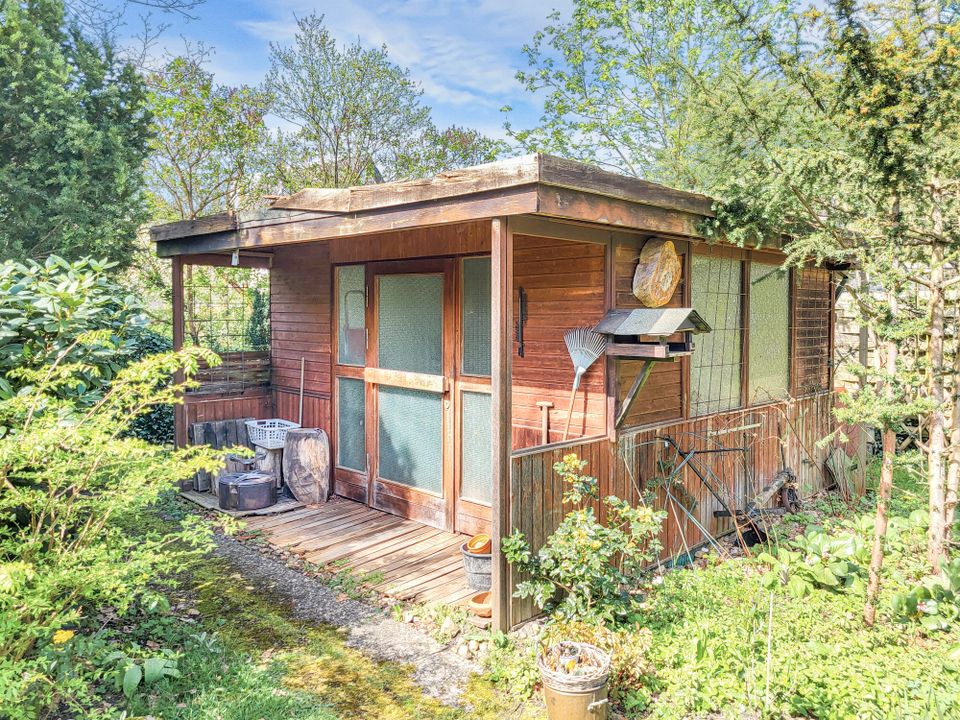 Bungalow mit Keller und Garage auf großem Grundstück in Gifhorn