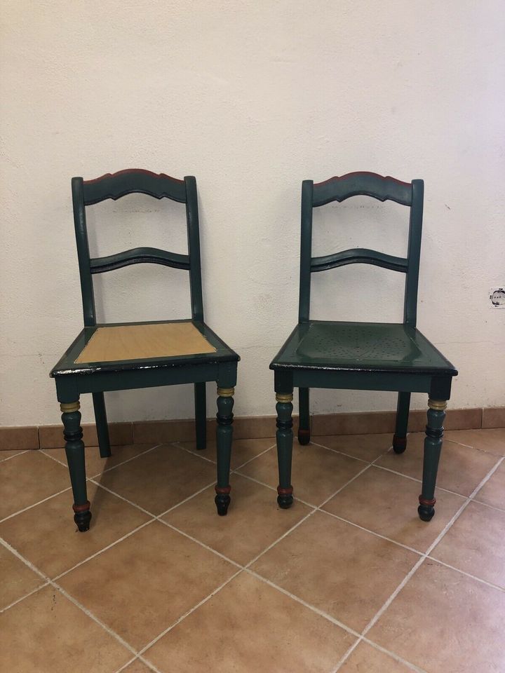 2 alte Stühle bemalt in Fürth