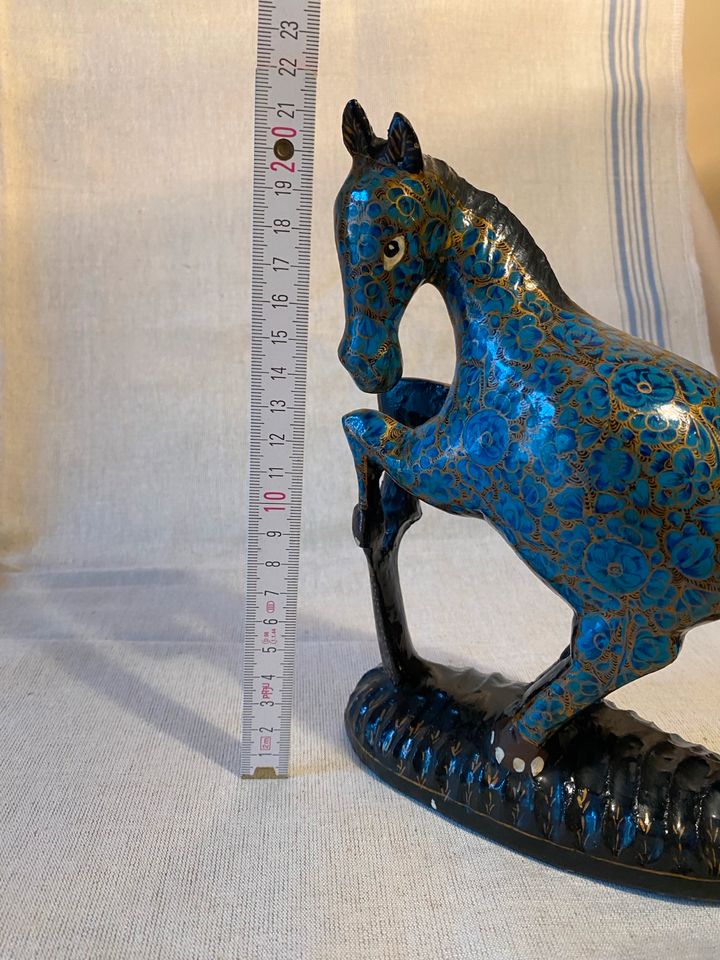 Besonderes Original aus Indien: Pferd Skulptur Gold blau in Berlin