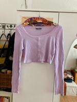 Fliederfarbenes 90er Look Crop Top mit Knöpfen und Spitze Brandenburg - Strausberg Vorschau