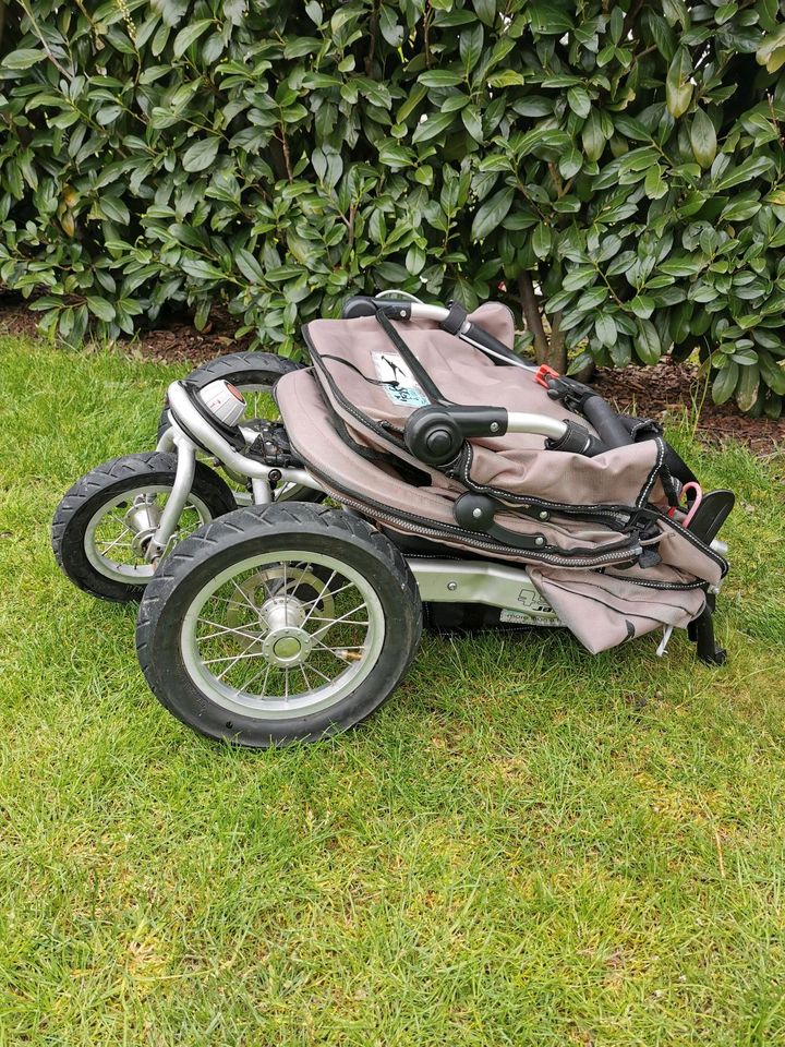 TFK Joggster Twist Kinderwagen inkl. Babyschale und viel Zubehör in Massing