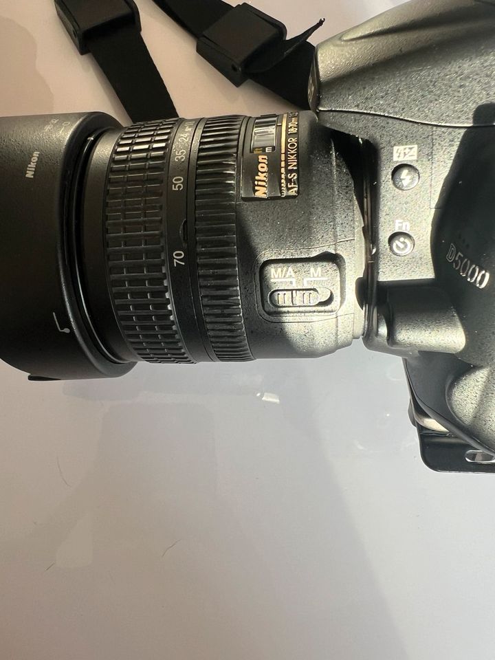 Nikon d5000 mit viel Zubehör in Langwedel