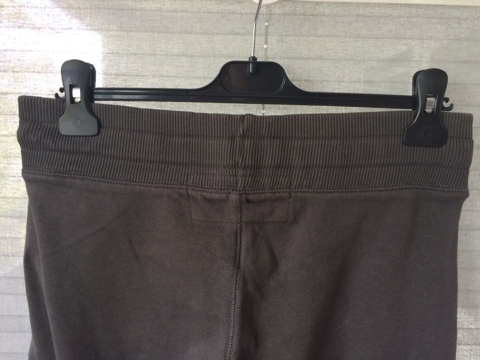 Neuwertig- kurze Jogginghose/Hose von edc (Esprit), braun, S in Meerbusch