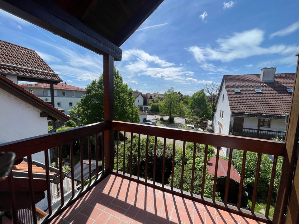 2-Zimmer Dachgeschosswohnung mit Balkon und Duplex in Putzbrunn