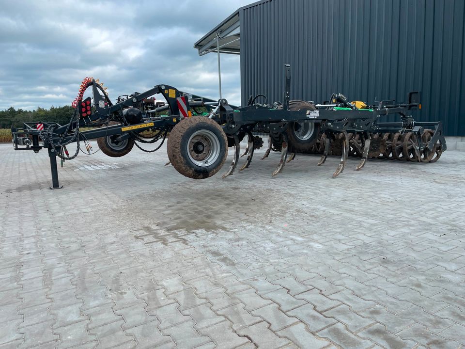 Mulchgrubber 4,5m mit Fahrwerk, Gebrauchtmaschine, Federsteinsicherung, Doppel U-Profilwalze LED-Beleuchtung. hydr. Tiefeneinstellung in Klein Berßen