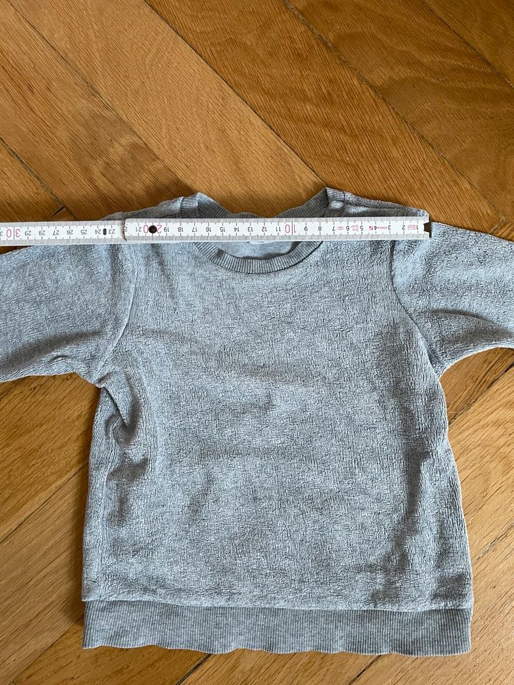 Baby Pullover Sweater Sweatshirt Velours H&M 74 6-9 Monate grau in München