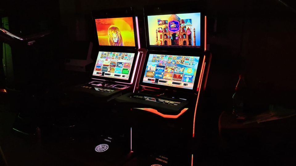 passives Einkommen Automatenaufsteller Unterhaltungsgeräte Geldspielautomaten Aufstellung Merkur M-BOX Multi Fun4Four Gametable Spieltisch Gaststätte Kneipe Nachtklub Bistro Shisha Bar in Lübbecke 