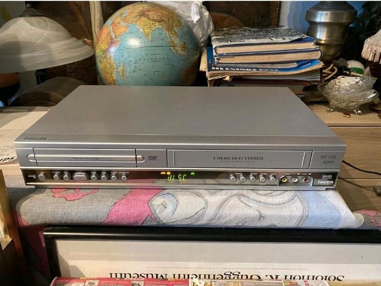 Philips DVP3100V - Combo VHS Videorecorder mit DVD Player in Kamp-Lintfort