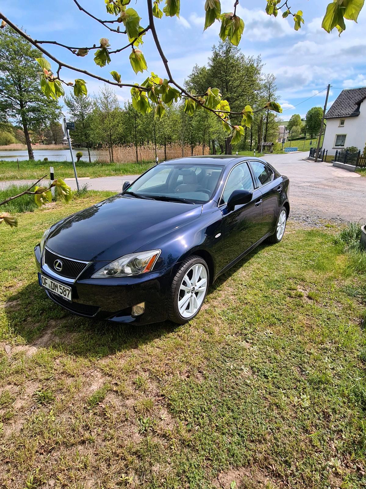 Abbildung des Autos LEXUS IS250 SPORT
