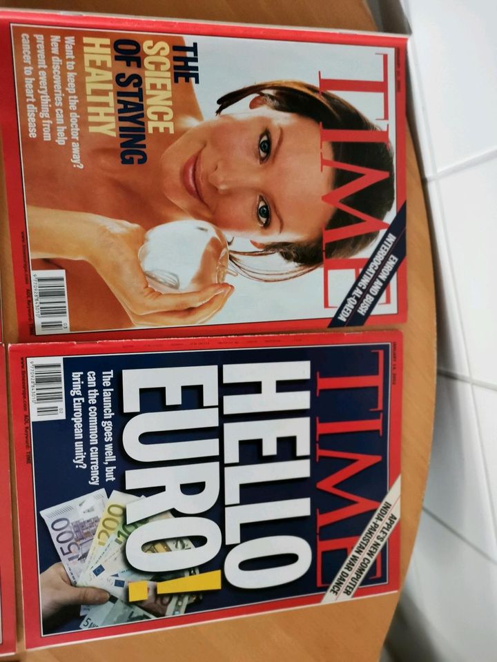 Jahr 2002 diverse TIME Magazin Original Ausgaben englisch in Berlin