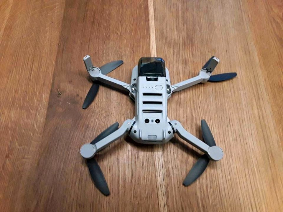 DJI Mini 2 Fly More Combo 4 K Kameradrone neu mit viel Zubehör! in Beverungen