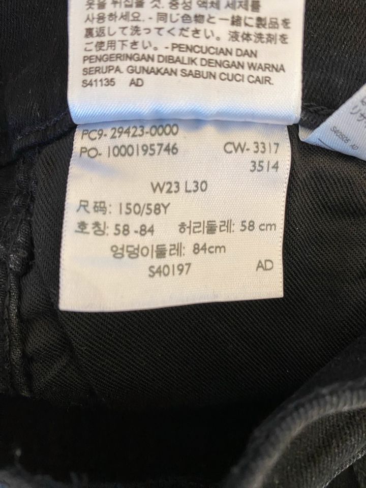 Levi's Line 8 Jeans - schwarz - Gr. 23/30 XXS in Kleinmachnow