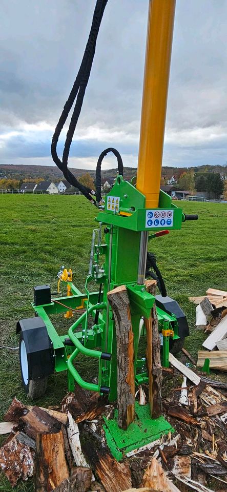 Holzspalter mieten? 32to Spaltdruck, Benziner, Kaminholz in Möhnesee