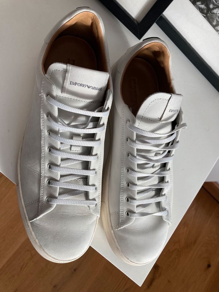Emporio Armani Schuhe off white 44 Nubuk Leder sneakers in Schweinfurt
