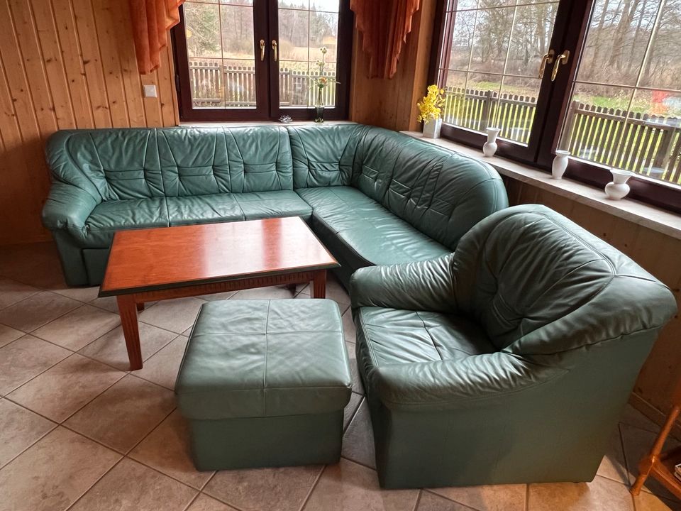 Eckcouchgarnitur, Leder mit Bettfunktion, Sessel und Hocker in Jessen (Elster)