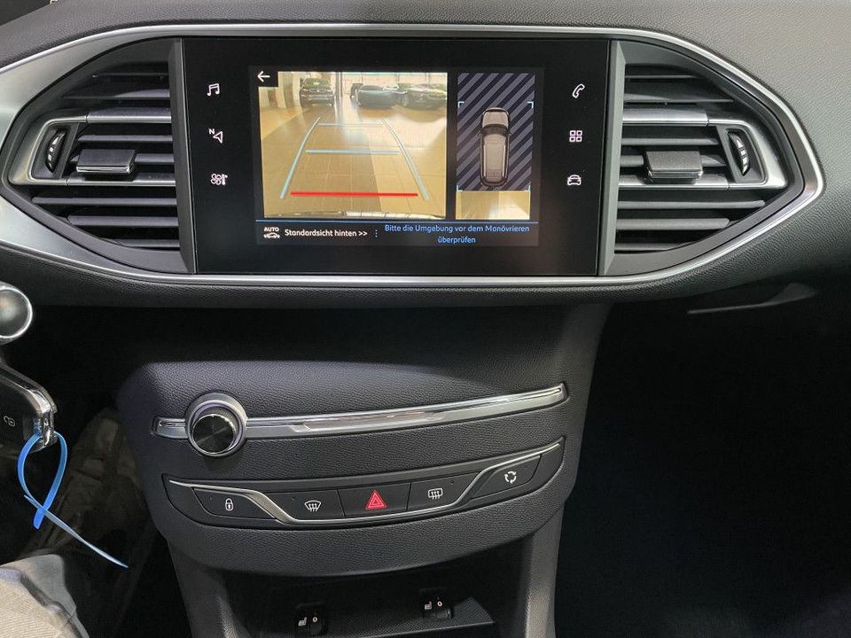 Peugeot 308 Active Navi R.Cam SHZ PDC Tempomat Klimaauto in Eitorf