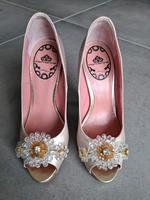 ‍♀️ Brautschuhe Pumps High Heels seidig mit Glitzer Gr 35 Niedersachsen - Delmenhorst Vorschau
