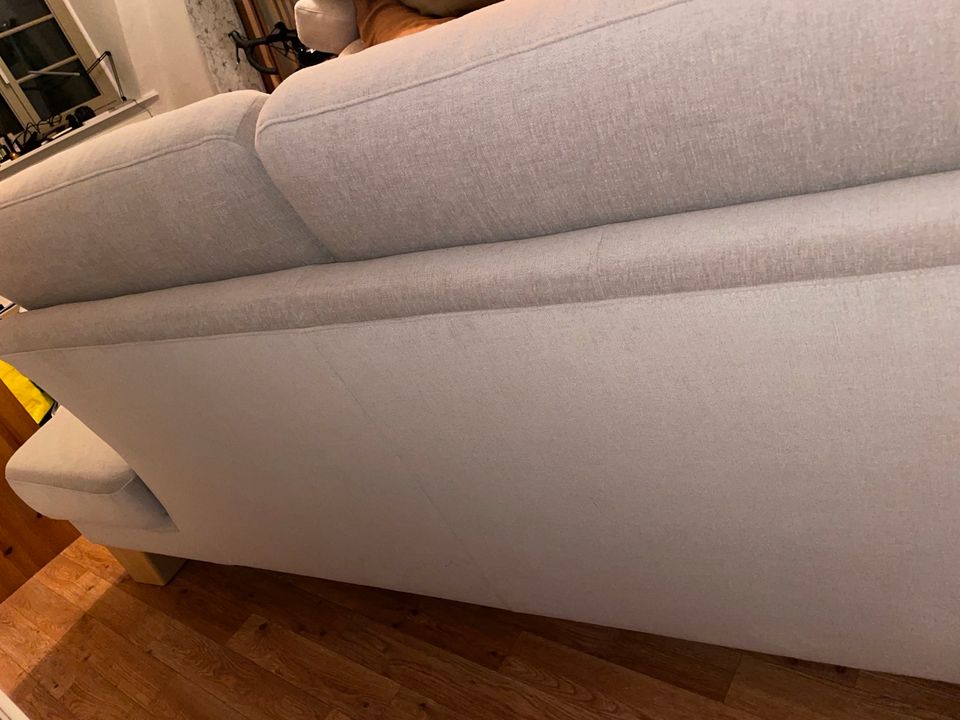 Beige Sofa 2-3 Sitzer in Hannover