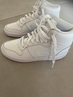 Neue Nike Ebernon Mid Sneaker 38,5 Neu Nordrhein-Westfalen - Dinslaken Vorschau