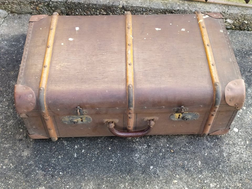 Antiker Koffer Firma Holzin in Einhausen