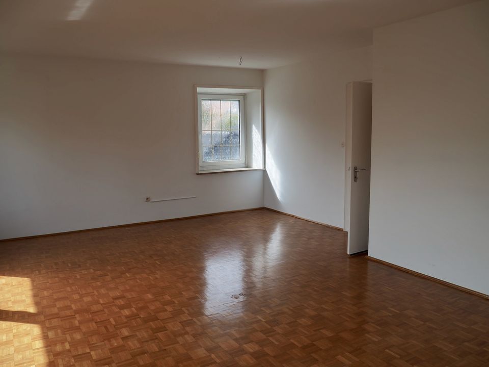 Zweifamilienhaus mit Einliegerwohnung im DG in 90513 Zirndorf in Zirndorf