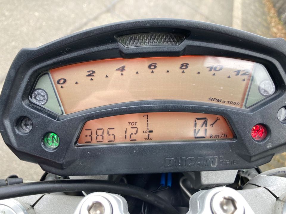 Ducati Monster 696 in Dahlem
