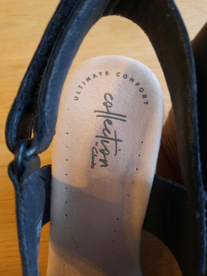 Clarks Sandale Keilabsatz NEU Gr 40 schwarz in Karlshuld