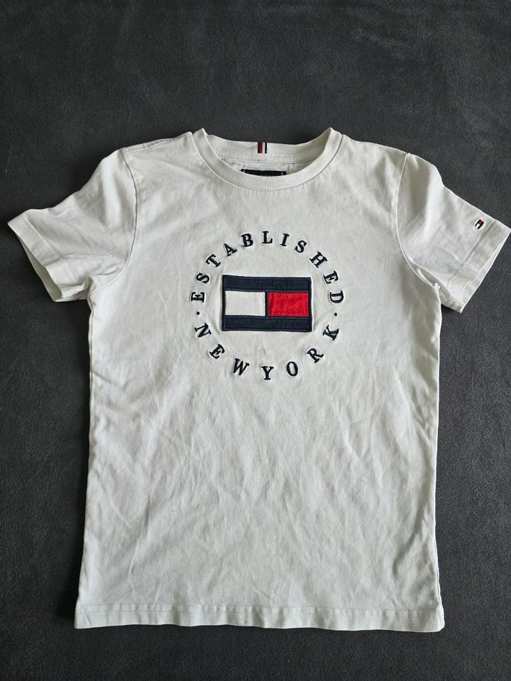 Tommy hilfiger T Shirts in Menden