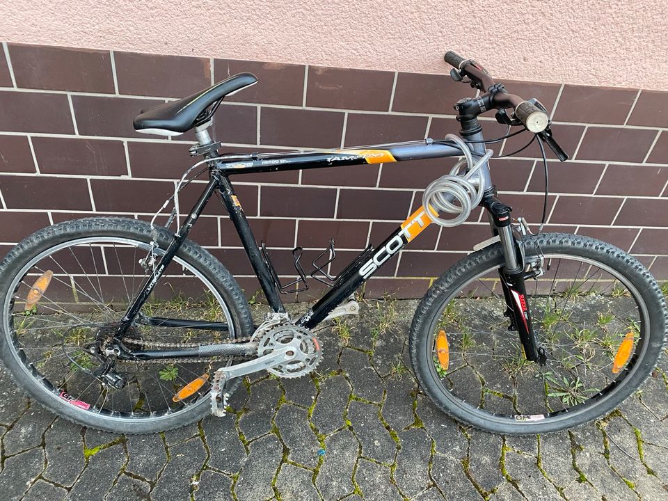 Defektes Fahrrad in Butzbach