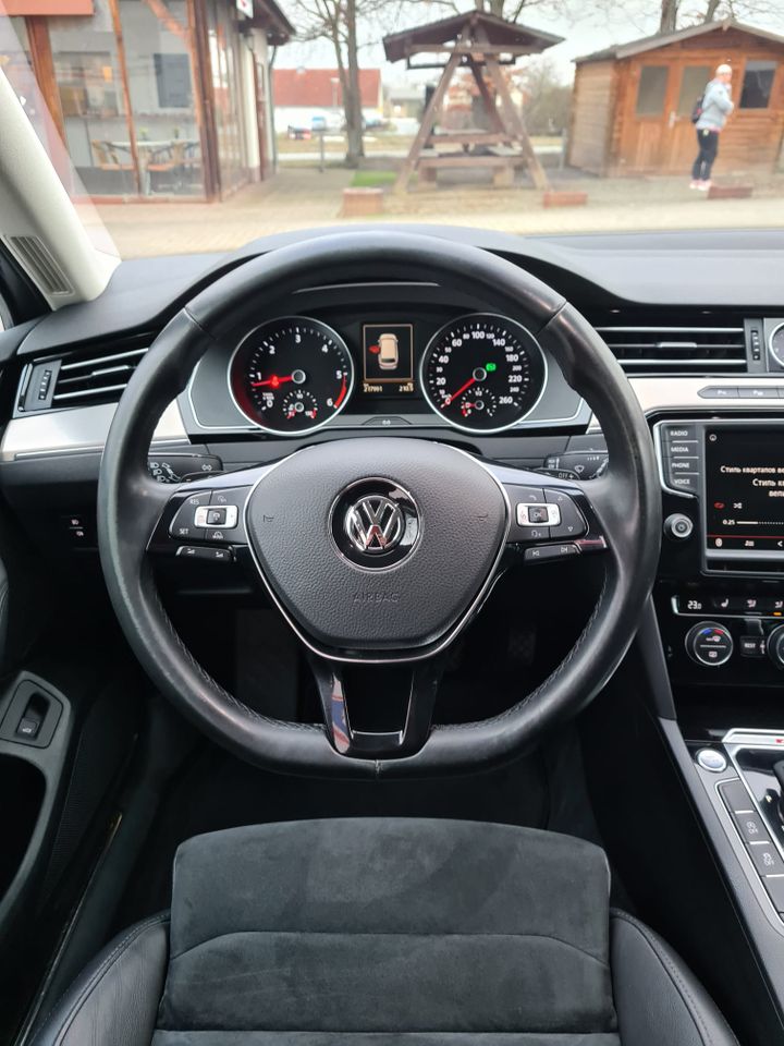 VW Passat Variant Highline 4Motion in Eckartsberga