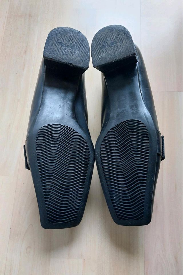 Loafers Leder Größe 39, beige und schwarz in Seelze