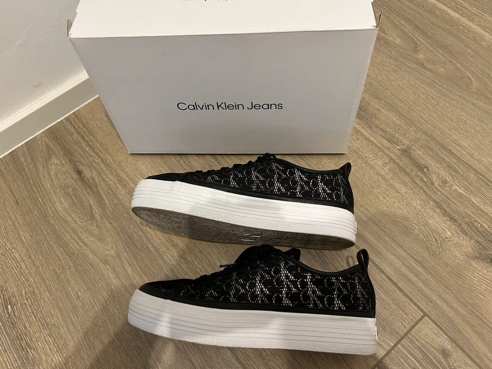 Calvin Klein Schuhe Sneaker Stoffschuhe schwarz/weiß Gr.40 Neuwe. in Hennef (Sieg)