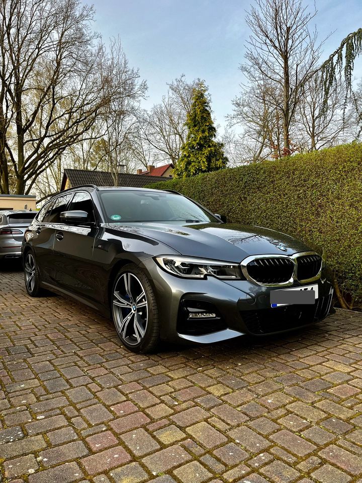 BMW 330i Touring M-Sport, Laser, HUD, HiFi, Pano, Driving Ass. in Dresden