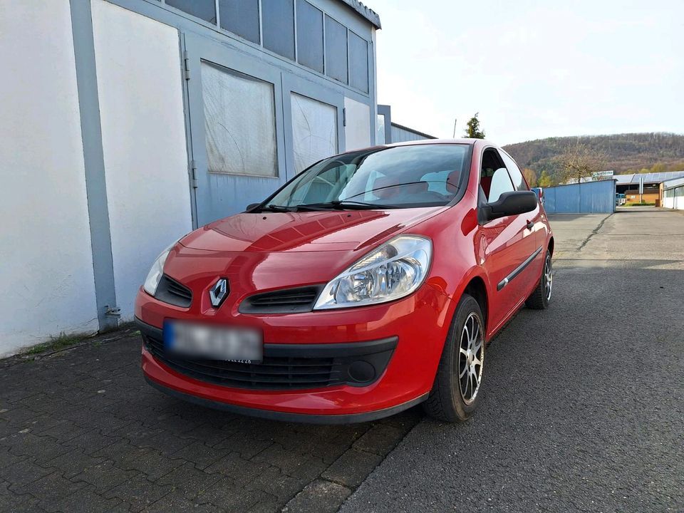Renault Clio 1.2 Benziner in Holzminden