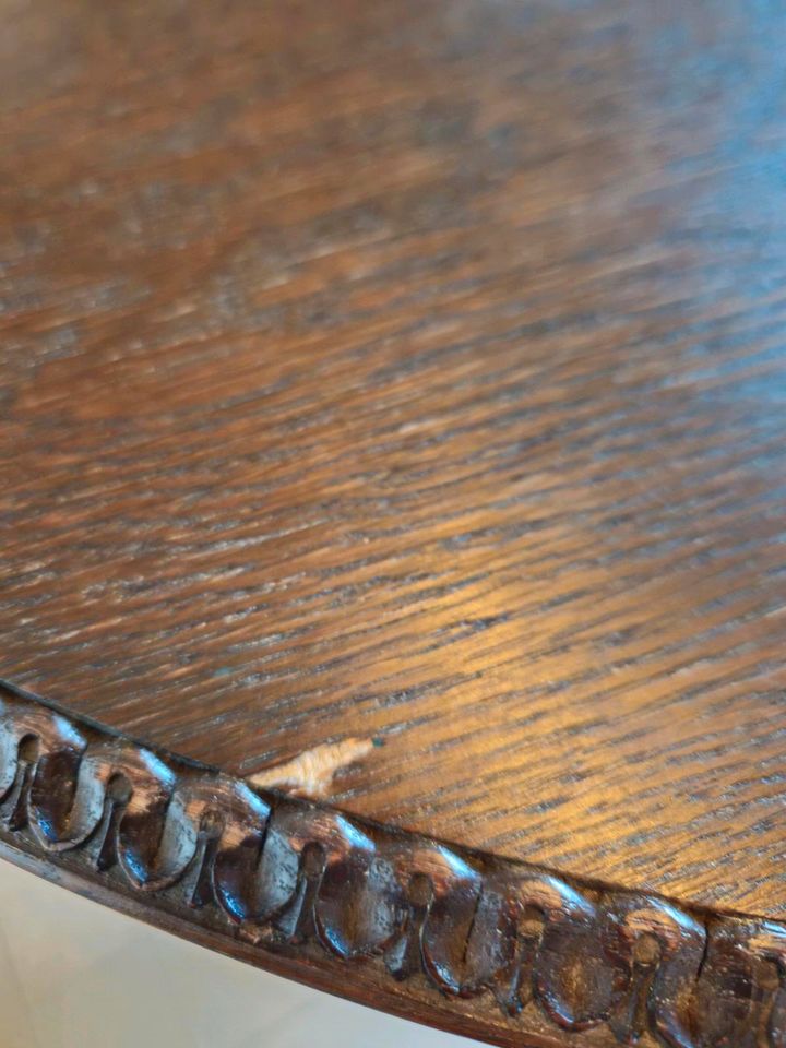 Massiver runder Tisch antik in Calden
