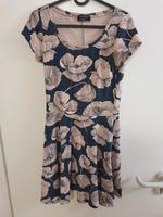 wunderschönes eng anliegendes Kleid mit Blumen Rheinland-Pfalz - Germersheim Vorschau